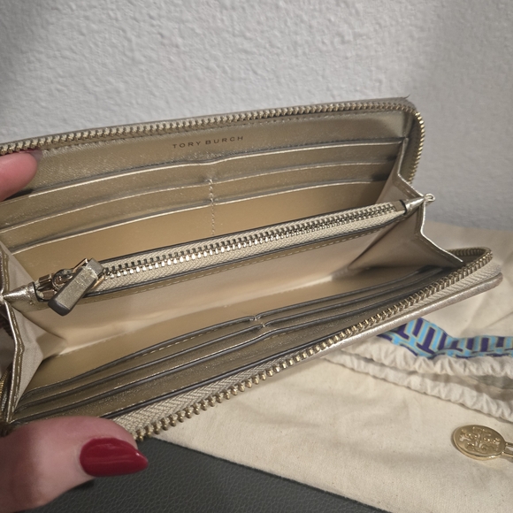 Tory Burch Metallic Quilted Wallet - Picture 3 of 5